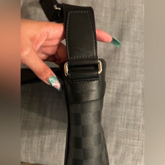 Louis Vuitton District Bag PM Authentic - Picture 4 of 7